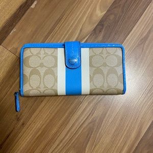 Super cute coach wallet!